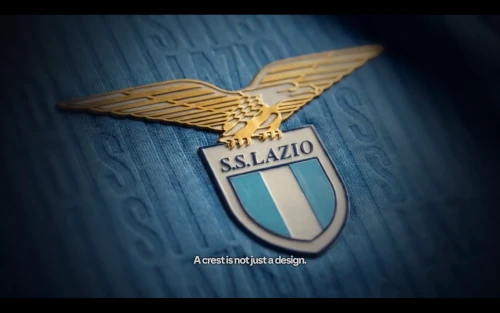 Das Bild zeigt das Wappen von Lazio Rom, das in den EA FC 27 Karrieremodus zurückkehrt